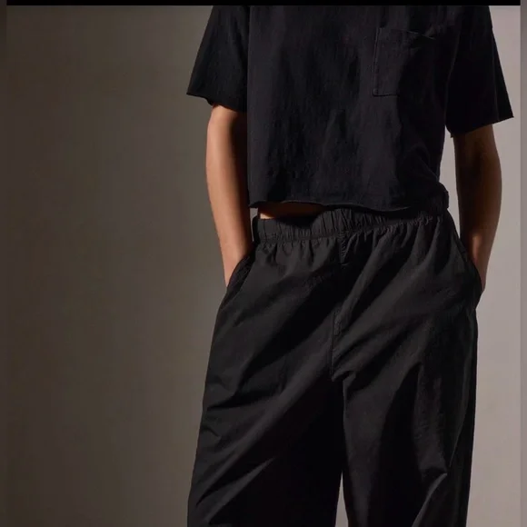 JAMES PERSE Stretch Poplin Parachute Pant in Color Black & Color Salt Pigment - Picture 6 of 16